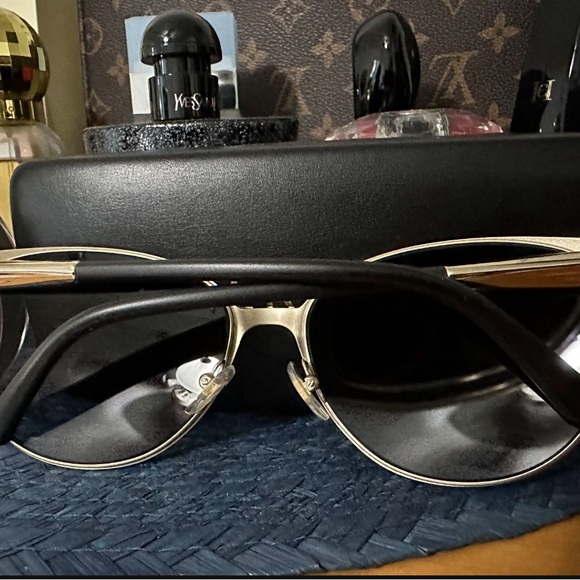 Authentic Versace polarized Sunglasses - Picture 5 of 5